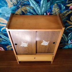 Armoire de poupée, 1960