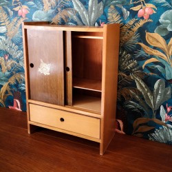 Armoire de poupée, 1960