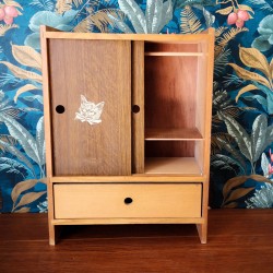 Armoire de poupée, 1960
