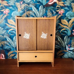 Armoire de poupée, 1960