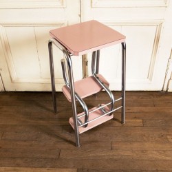 Tabouret / escabeau en formica rose