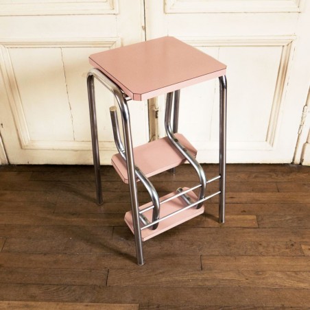Tabouret / escabeau en formica rose