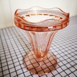 Coupes à fruits,en verre rose