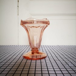 Coupes à fruits,en verre rose