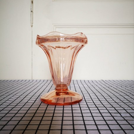 Coupes à fruits,en verre rose