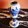 Pots en porcelaine gris, motifs bleus.